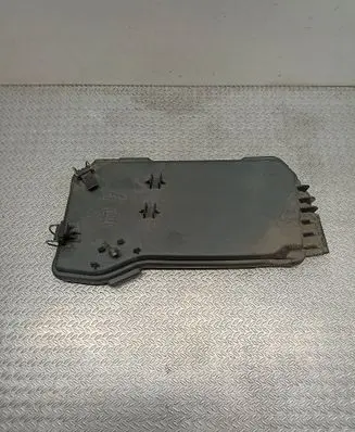 Mercedes-Benz C W204 Fuse box cover A2045400082