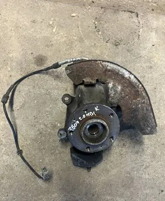 Peugeot 607 Front wheel hub spindle knuckle