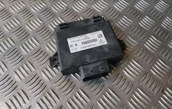 Volkswagen Touareg II Voltage converter/converter module 7PP959663E