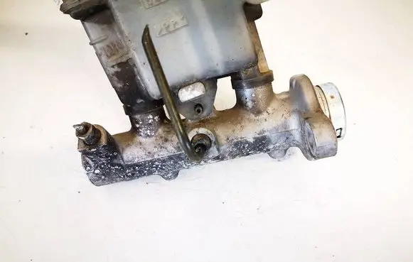 Master brake cylinder