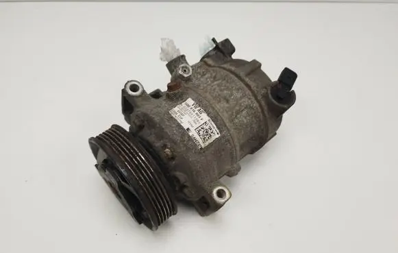 Volkswagen Tiguan Air conditioning (A/C) compressor (pump) 5Q0816803F