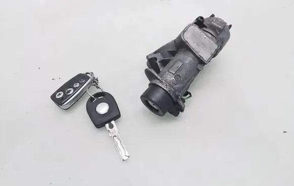 Volkswagen Golf IV Ignition lock 4B0905851A