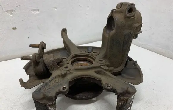 Volkswagen Golf VI Front wheel hub spindle knuckle 1K0365C