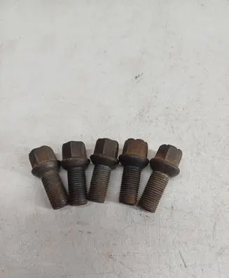 Volkswagen PASSAT B5.5 Nuts/bolts 