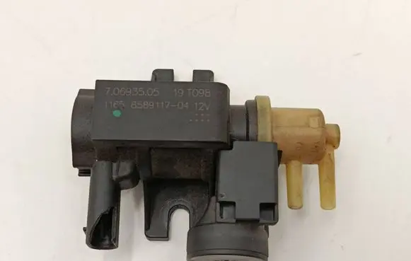BMW 2 F45 Valve vacuum 8589117 70693505 19T098