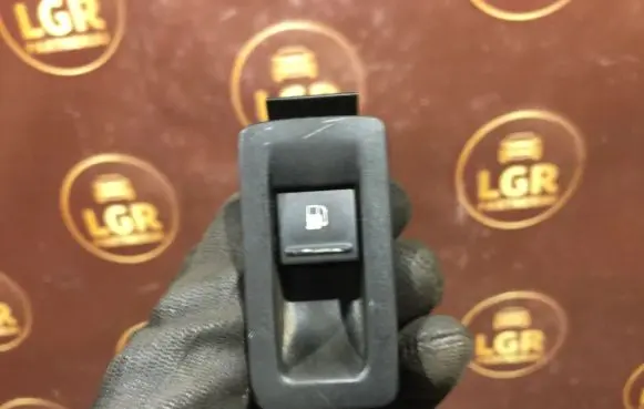 Volkswagen Touran I Fuel tank opening switch 1T0959551