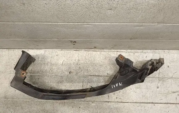 Headlight/headlamp mounting bracket
