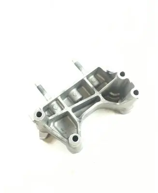 Hyundai Tucson TL Engine mounting bracket