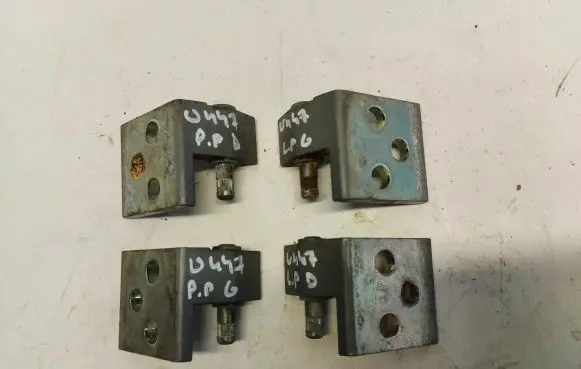 Mercedes-Benz Vito Viano W447 Front door lower hinge 