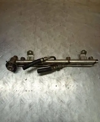 Volkswagen PASSAT B5 Fuel main line pipe 058133681 3365302