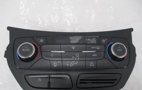 Ford Focus Climate control unit GJ5T18C612AG 0259A C520DEATC