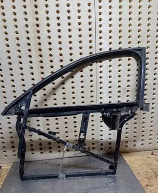 Audi A6 Allroad C5 Front door window/glass frame 