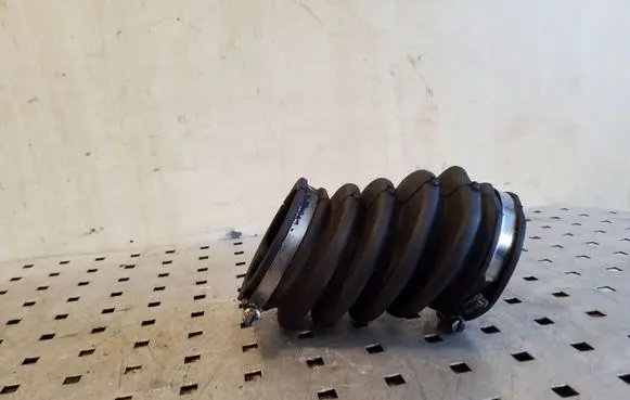 Volvo V40 Cross country Turbo air intake inlet pipe/hose