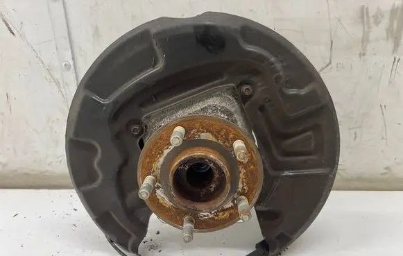 Rear wheel hub