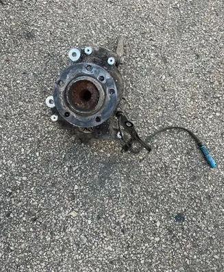BMW 5 E60 E61 Front wheel hub spindle knuckle 6760954