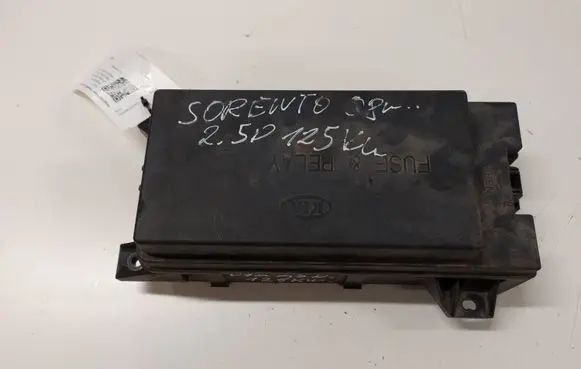 KIA Sorento Fuse module 911613E011 0110803060464