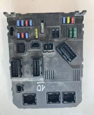 Peugeot 407 Fuse module 9655708380 BSIS0200