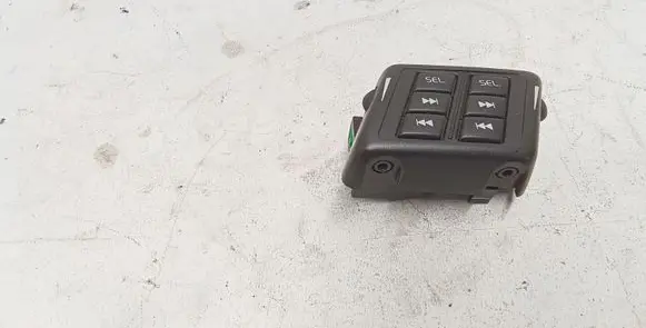 Head unit multimedia control