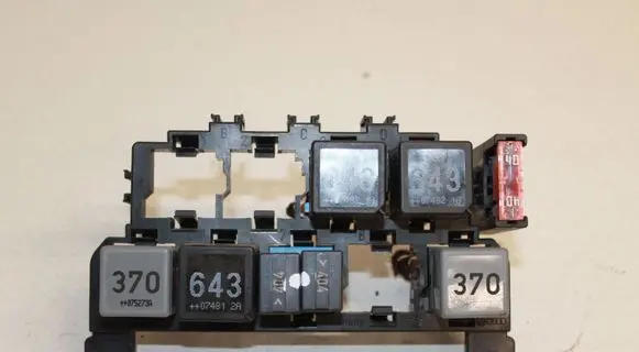 Audi A6 S6 C6 4F Relay mounting block 4F0937503