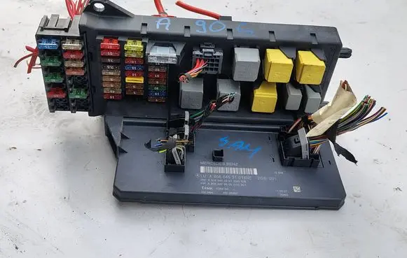 Mercedes-Benz Sprinter W906 SAM control unit A9065453101