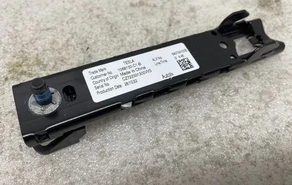 Tesla Model 3 Seat belt height adjuster 106813001B CZ722301300WS