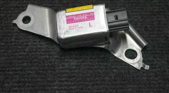 Lexus RX 330 - 350 - 400H Airbag deployment crash/impact sensor 1879001740 8983448020