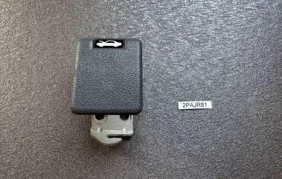 Nissan Terrano Engine bonnet (hood) release handle MB775329