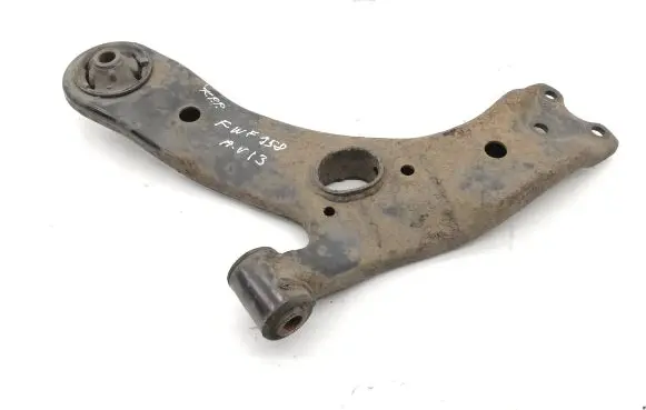 Toyota Avensis T270 Front lower control arm/wishbone
