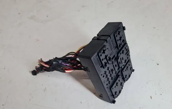 Volkswagen PASSAT B6 Fuse module 1K0937507B