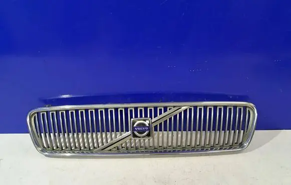 Volvo V50 Front bumper upper radiator grill 8678680