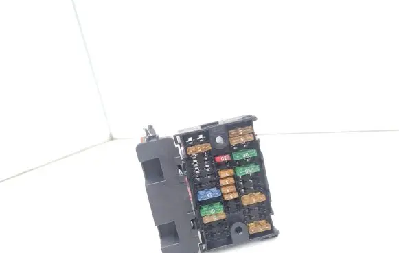 Volkswagen Transporter - Caravelle T5 Fuse module 7E0937617A