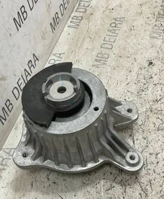 Mercedes-Benz C W205 Engine mount bracket A2052457700
