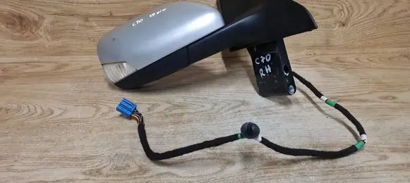 Volvo C70 Front door electric wing mirror 30779452 091106 S33143