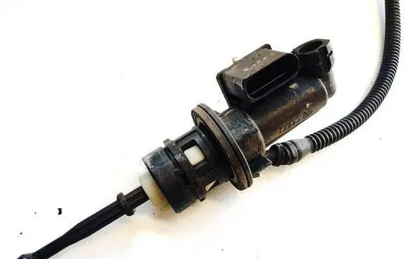 Volkswagen Touran I Clutch master cylinder 1K0927810D