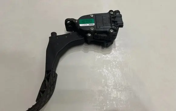 Volkswagen Amarok Accelerator throttle pedal 6Q1721503M 6PV00849631