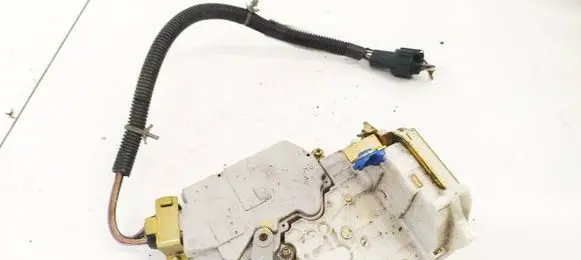 Nissan Terrano Front door lock 336989
