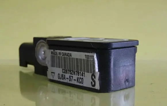 Mazda 6 Airbag deployment crash/impact sensor GJ6A-57-KC0 GJ6A57KC0