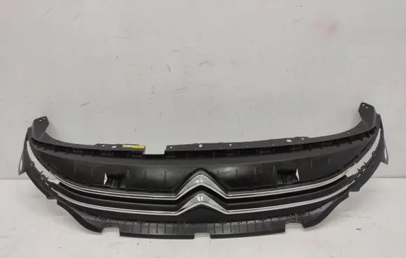 Citroen Berlingo Front bumper upper radiator grill 99899498