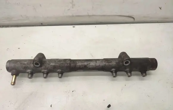 Volvo XC90 Fuel main line pipe 04465215023 31259011