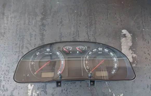 Skoda Superb B5 (3U) Speedometer (instrument cluster) 3U0920810A