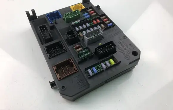 Citroen C4 II Fuse box set 9665547480