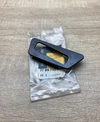 Renault 19 Seat belt trim 7700790648