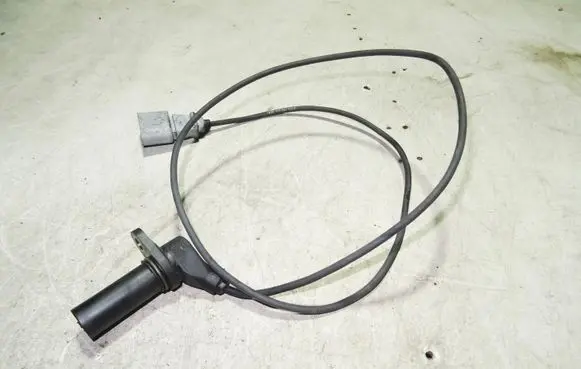 Audi A4 S4 B6 8E 8H Crankshaft position sensor 038907319E