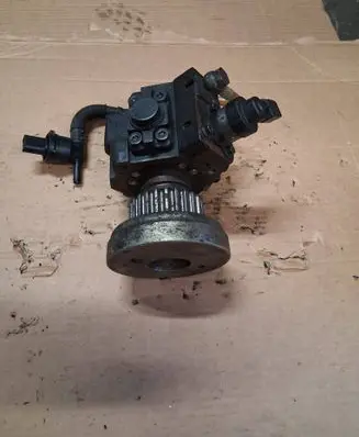 Audi A4 S4 B7 8E 8H Fuel injection high pressure pump 0445010154