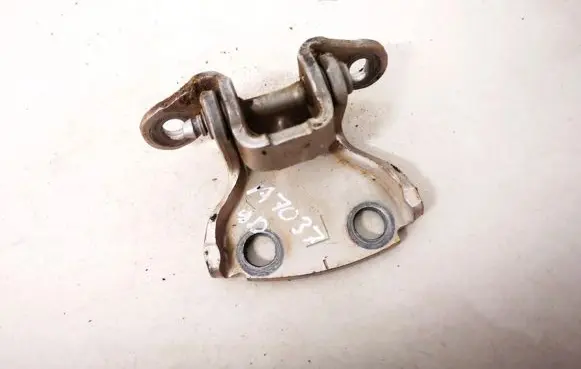 Honda CR-V Rear door lower hinge