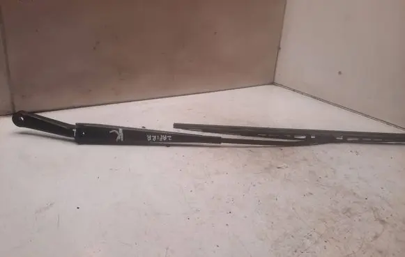 Opel Zafira A Front wiper blade arm 90582557LH