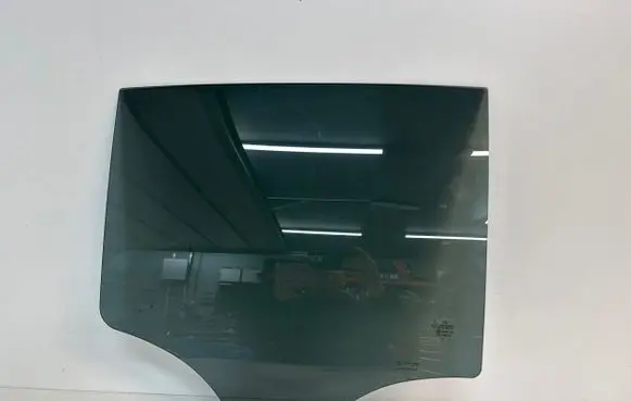 Rear door window glass
