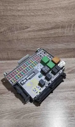 Opel Vectra B Fuse module 90504534