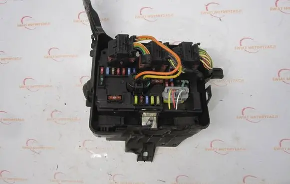 Citroen C3 Picasso Fuse module 9664997780