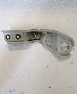 Fender mounting bracket